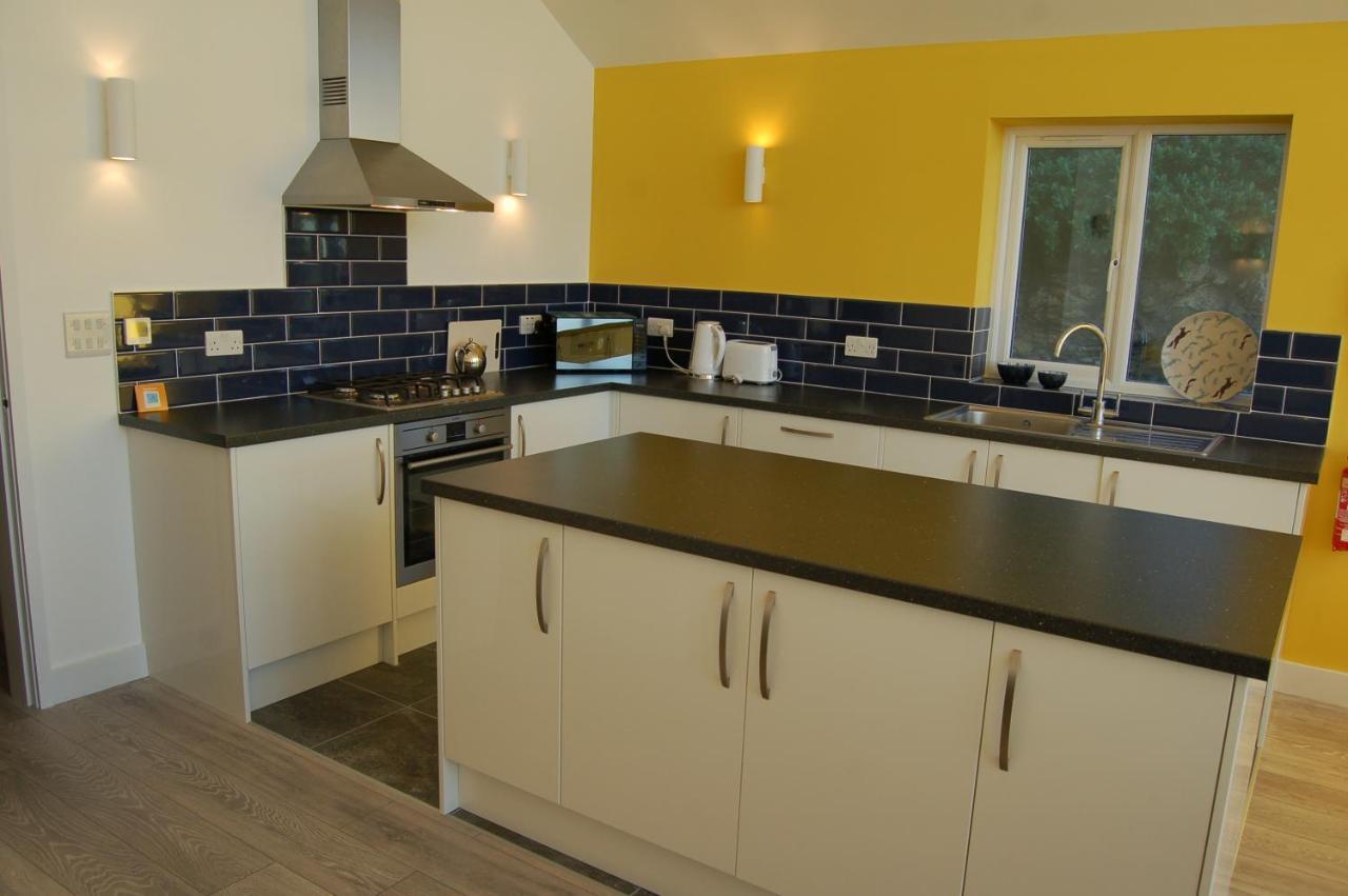 Beautiful, Modern Villa 5 Mins Walk From The Stunning Bay At Trearddur Holyhead Exteriör bild