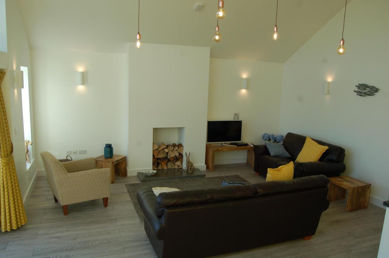 Beautiful, Modern Villa 5 Mins Walk From The Stunning Bay At Trearddur Holyhead Exteriör bild