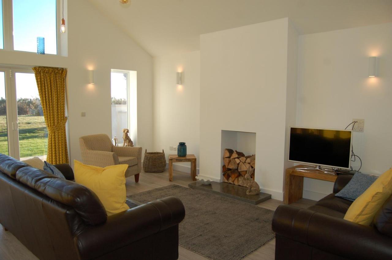 Beautiful, Modern Villa 5 Mins Walk From The Stunning Bay At Trearddur Holyhead Exteriör bild