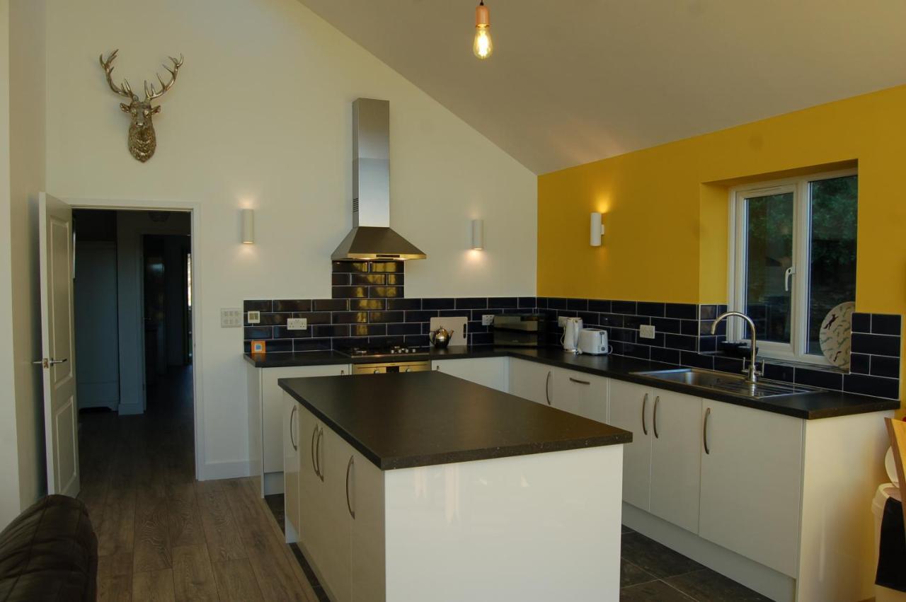 Beautiful, Modern Villa 5 Mins Walk From The Stunning Bay At Trearddur Holyhead Exteriör bild